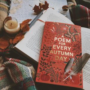 Un poema para cada día de otoño de Allie Esiri, libro en inglés de tapa blanda, antología de poesía estacional y libro de poemas inspiradores - Product Image 3