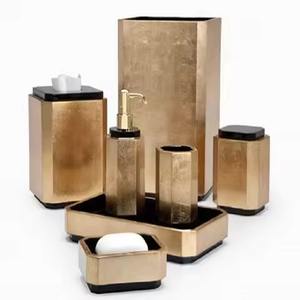 Colección de Accesorios de Baño de Metal de Alta Calidad: Portarrollos, Dispensador de Jabón, Vaso para Cepillos de Dientes, Cubo de Basura - Product Image 3