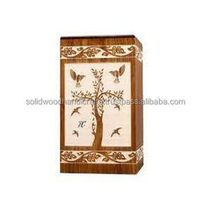 Boîte d'urne en bois faite à la main pour cendres humaines urnes funéraires pour hommes et femmes urnes de haute qualité - Product Image 1