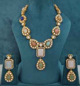 Conjunto de collar de latón y moissanita Monalisa Stone Polki, collar tradicional con hermosos pendientes, ideal para fiestas y uso casual. - Product Image 6