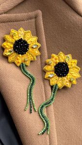 Broche Floral Bordado Vintage para Chaquetas, Abrigos y Vestidos, Elegante Broche de Solapa con Cuentas Hecho a Mano para Mujer, Moda Bordada - Product Image 6