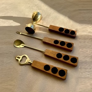 Ensemble d'outils de bar en acier inoxydable fait main, design vintage classique avec placage or, incluant un support unique pour accessoires de bar en métal - Product Image 2