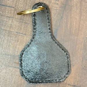 พวงกุญแจหนังแกะสลักด้วยมือสำหรับทุกเพศ - Product Image 6