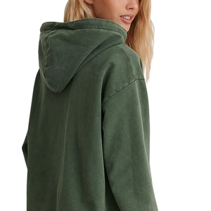 Sudadera cómoda para mujer con efecto acid wash y diseño moderno de corte holgado, ideal para uso casual, gimnasio y aventuras al aire libre. - Product Image 3