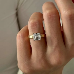 Anillo de compromiso de diamante cultivado en laboratorio de 3 quilates con corte Asscher, anillo solitario de dos tonos con tallo de 3.5 mm y engaste de diamantes blancos. - Product Image 1