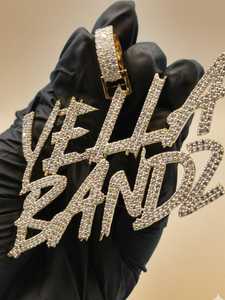 Colgante Yella Bandz Iced Out de Moissanita, Plata 925, Bañado en Oro de 18K, Corte Brillante, Estilo Hip Hop, Unisex, Diseño de Letra, Engaste de Garra - Product Image 3