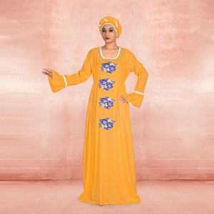 Caftán Modesto Bordado en Rayón con Motivos Decorativos para Eid, Cuello Redondo, Mangas Acampanadas, Silueta Larga Hasta el Suelo - Product Image 3