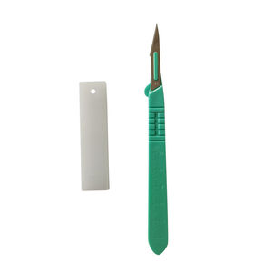 Scalpel chirurgical manuel jetable avec manche en plastique et lame en acier inoxydable de haute qualité par Surgiright Instrument - Product Image 1