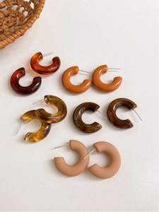 Boucles d'oreilles en résine artisanale, art abstrait, amour féerique, design créatif fait main par AL MALIK CRAFT - Product Image 2