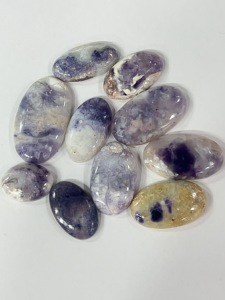 Lot de 10 cabochons en pierre naturelle violette de qualité AA, 47g, vente en gros de pierres précieuses en vrac pour la fabrication de bijoux, fournisseur en gros - Product Image 3
