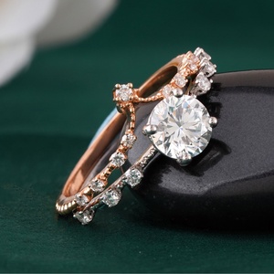 Bague couronne en saphir rond de 1,04 carat cultivé en laboratoire, pavée de chevrons, en or rose 14 carats et or jaune massif 18 carats, clarté VS1 - Product Image 2