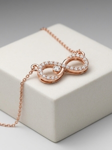 Colgante Solitario de Corazón Entrelazado con Diamante Cultivado en Laboratorio de 0.287 Ct, Oro Amarillo, Blanco y Rosa de 9K, Certificado, con Engaste de Bisel Moderno - Product Image 2