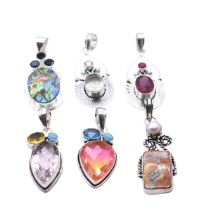 200 pièces de breloques pendentifs vintage en laiton et pierres précieuses, assorties, plaquées argent, avec sertissage clos, multicolores, formes ovales, en forme de cœur et goutte - Product Image 3