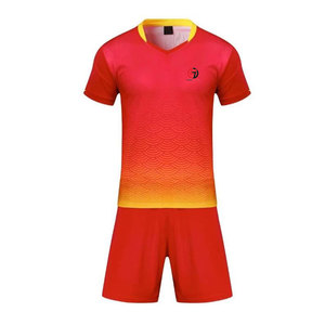 Tenue de football personnalisée de qualité supérieure, vêtements de sport, uniforme de football très vendu, fabriqué au Pakistan - Product Image 1