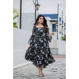 Robe élégante en georgette coupe trapèze avec imprimé floral numérique magnifiquement détaillé, taille empire, en tissu mousseline - Product Image 5