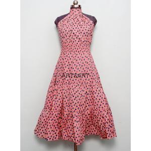 Robe longue ample en coton écologique respirant et lavable pour femme, col en V, épaules dénudées, imprimé palmiers, vente en gros - Product Image 1