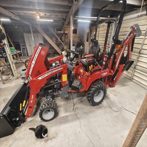 Tracteur à roues Massey Ferguson GC1725M d'occasion, 30 CV, 4 roues motrices, haute productivité, performances robustes, design polyvalent, à vendre - Product Image 6