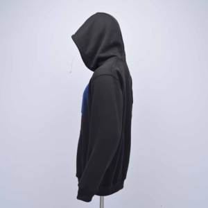 Sudadera con Capucha de Alta Calidad con Logotipo Personalizado, Fabricada en Negro con Impresión DTF Frontal y Mangas Largas para Hombre - Product Image 2