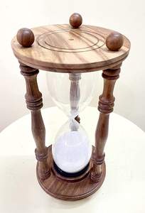 Sablier en bois fait main avec sable blanc et accents en laiton, sablier décoratif pour la maison, le bureau ou la décoration de bureau - Product Image 4