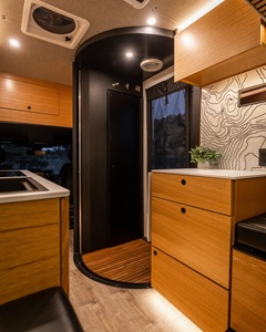 Camping-car de luxe gris en aluminium, prix de gros, une chambre, 4-6 personnes, Euro 6, climatiseur, réfrigérateur, cuisinière, télévision, salle de bain, véhicule - Product Image 6