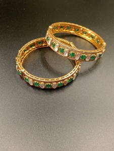 กำไลข้อมือผู้หญิง AMAIRA JEWELS ชุบทองคำขาว ประดับพลอยสีเขียวทรงรีแบบ Polki ดีไซน์ทันสมัย คลาสสิก เหมาะสำหรับเป็นของหมั้น - Product Image 6