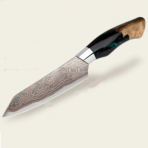 Cuchillo de chef de acero damasco con mango de madera y diseño decorativo para uso en la cocina - Product Image 1