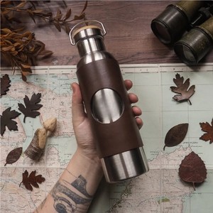 Étui de transport pour bouteille d'eau en cuir vintage fait main, tactique, pour voyage et extérieur, support de gourde en acier inoxydable avec sangle - Product Image 1