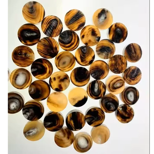Boutons en corne de buffle naturelle véritable - Boutons de chemise modernes polis faits à la main et écologiques pour vêtements - Vente en gros personnalisée Uttar - Product Image 1