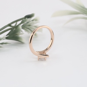 Anillo de compromiso de oro rosa con diamante de laboratorio talla princesa, clásico, con engaste en forma de cometa, solitario liso, banda de boda cruzada, joyería fina para mujer - Product Image 4