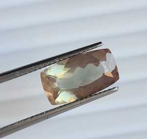 Piedra preciosa suelta de Sunstone natural de Oregón, tallada en forma de cojín, color verde champagne, para la elaboración de joyas. - Product Image 2