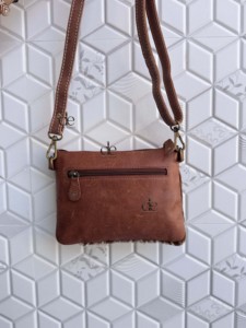 กระเป๋าหนังวัวลายตะวันตก งานแกะสลักด้วยมือ พร้อมพู่หนังสไตล์โบฮีเมียน ขายดี กระเป๋าหนังทำมือสำหรับผู้หญิง - Product Image 4