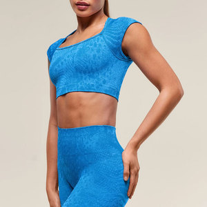 T-shirt court côtelé pour femme, coupe ajustée, en nylon/spandex haute élasticité, idéal pour l'été - Product Image 3