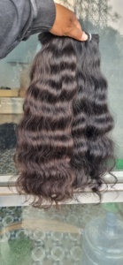 Pour Genius Weft Remy Extensions de cheveux crus vierges indiens à un tirage Doux Naturel Belle trame bouclée soyeuse - Product Image 4