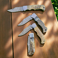 Couteau pliant de chasse et de camping en acier Damas forgé à la main avec fourreau en cuir, qualité industrielle OEM, pointe tombante, corne de bélier