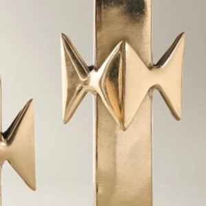 Candelabro Moderno de Metal Dorado con Diseño Geométrico, Portavelas Cónico Abstracto con Puntas, Soporte para Velas de Pilar, Decoración Única y Lujosa para el Hogar, Bodas y Mesas - Product Image 4