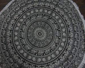Tapices Redondos Blancos y Negros con Flecos de Borlas Negras, Mandala de Elefante, Tapices Tradicionales Indios - Product Image 2
