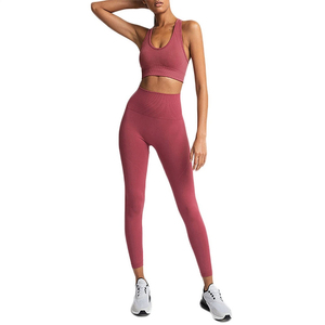 Conjunto de Yoga Colorido: Leggings de Cintura Alta con Efecto Push-Up y Sin Costura Frontal - Product Image 2