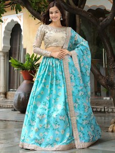 Robe de demoiselle d'honneur en satin à imprimé floral avec chemisier brodé et dupatta, coupe trapèze, longueur ras du sol, manches longues, col rond, taille naturelle - Product Image 1