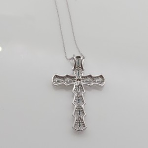 จี้เพชรธรรมชาติสีขาวน้ำเงิน JEWELSPAARK 1.32 กะรัต พร้อมสร้อยคอเงินแท้ 925 ความยาว 18 นิ้ว ทรงบาแกตต์ ดีไซน์ศาสนา - Product Image 5