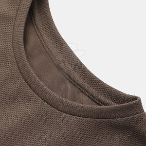 Nueva llegada: Camiseta de hombre 100% algodón suave con ajuste cómodo y diseño de aspecto limpio, diseñada para uso diario informal. - Product Image 4