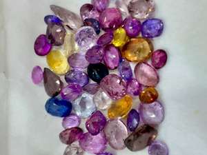 พลอยแซฟไฟร์หลากสีธรรมชาติ รูปทรงบริลเลียนท์ ได้รับการรับรองจาก IGI ผ่านการอบสีเพื่อเพิ่มสีสัน จากรัฐราชสถาน สำหรับแหวนสั่งทำพิเศษ - Product Image 5