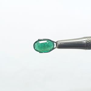 มรกตสีเขียว 2.37 กะรัต จากแซมเบีย พลอยหลวม - Product Image 2