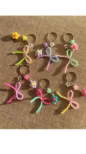 Porte-clés unique brodé à la main avec des perles, artisanat de qualité supérieure pour sacs et porte-clés - Product Image 2