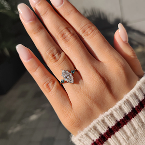 Anillo de Diamante de Corte Marquesa de Lujo con Moissanita Lateral Azul Cian en Forma de Cometa, Oro de 10KT, 14KT, 18KT, Joyería Nupcial Cultivada en Laboratorio, Proveedor Mayorista - Product Image 4