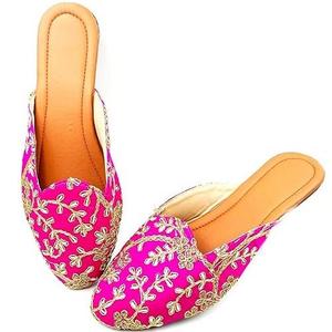 Chaussures pakistanaises traditionnelles plates antidérapantes confortables pour femmes, en coton fait main, avec doublure en coton et décoration en pierres. - Product Image 4