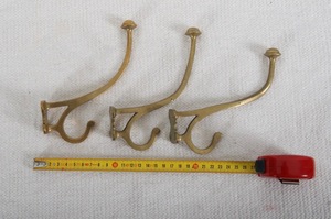 Gancho Doble Metálico Multiusos de Alta Resistencia para Colgar en la Pared, Ideal para la Entrada o el Dormitorio - Product Image 4