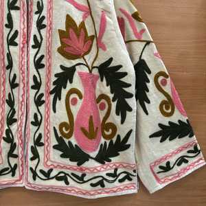 Chaqueta de Terciopelo Suzani con Bordado Floral, Combinando Textura Lujosa con Colores Intensos, Estilo Bohemio, Abrigo para Mujer, Ropa de Invierno, Blazer - Product Image 3