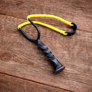 Slingshot de plein air avec poignée en bois de qualité supérieure, poignée ergonomique, bande élastique durable, portable, pour les sports de loisirs et la pratique de la cible. - Product Image 6