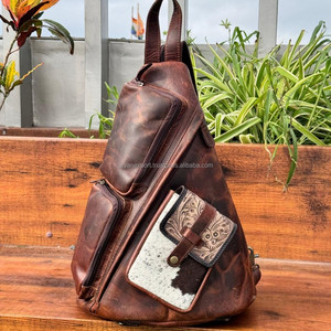 Bolso bandolera de cuero genuino de grano completo hecho a mano, bolso de pecho de cuero con pelo occidental, mochila convertible para Unisex - Product Image 2