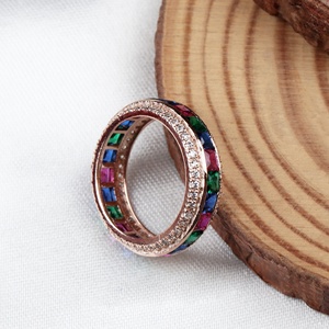 Vente en gros de bagues éternité en argent sterling 925 plaqué or rose avec zircone cubique multicolore sertie sur le bord, Memoria Jewels - Product Image 5